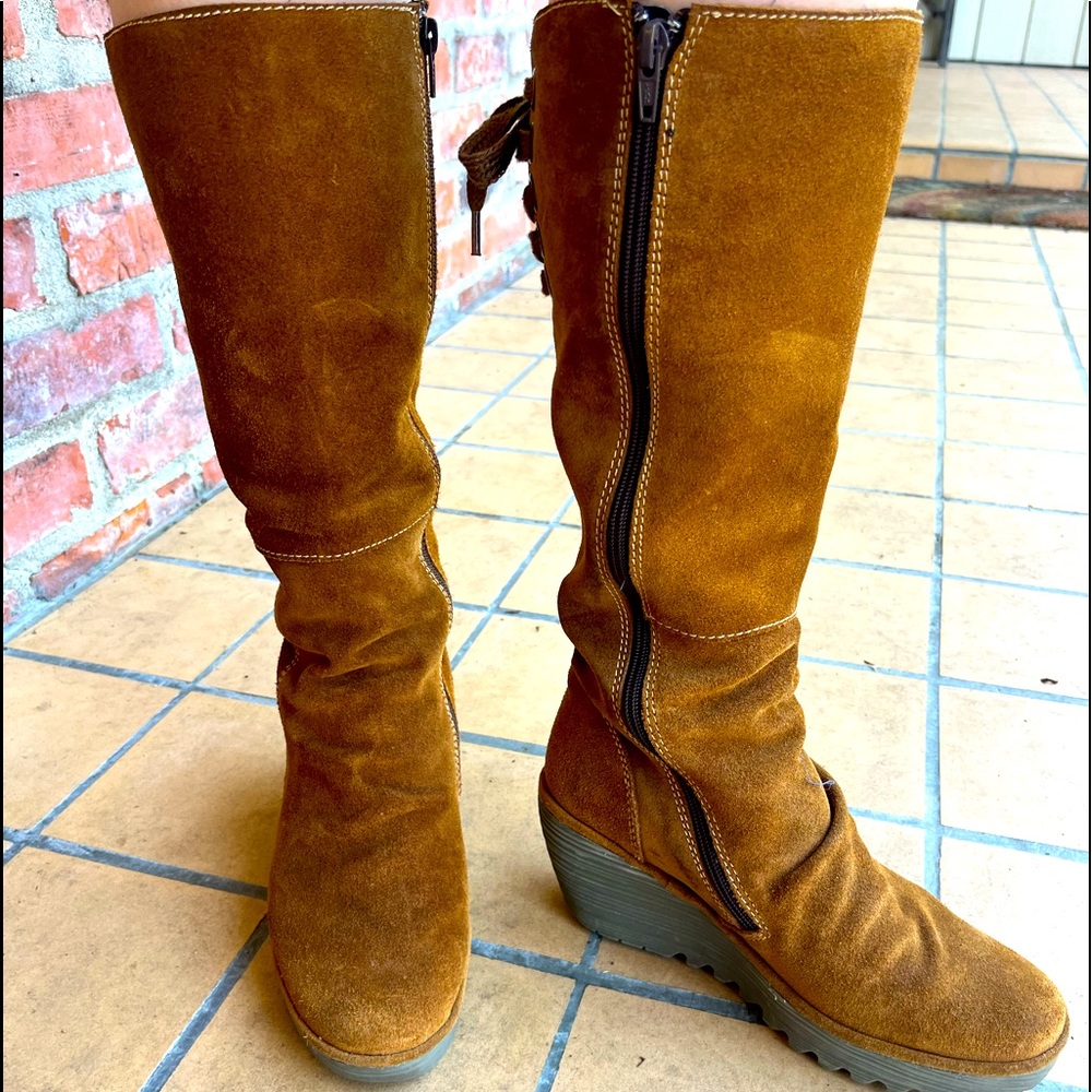 Fly London Yust Beautiful suede wedged boots. 5 rivet lace up in the back.